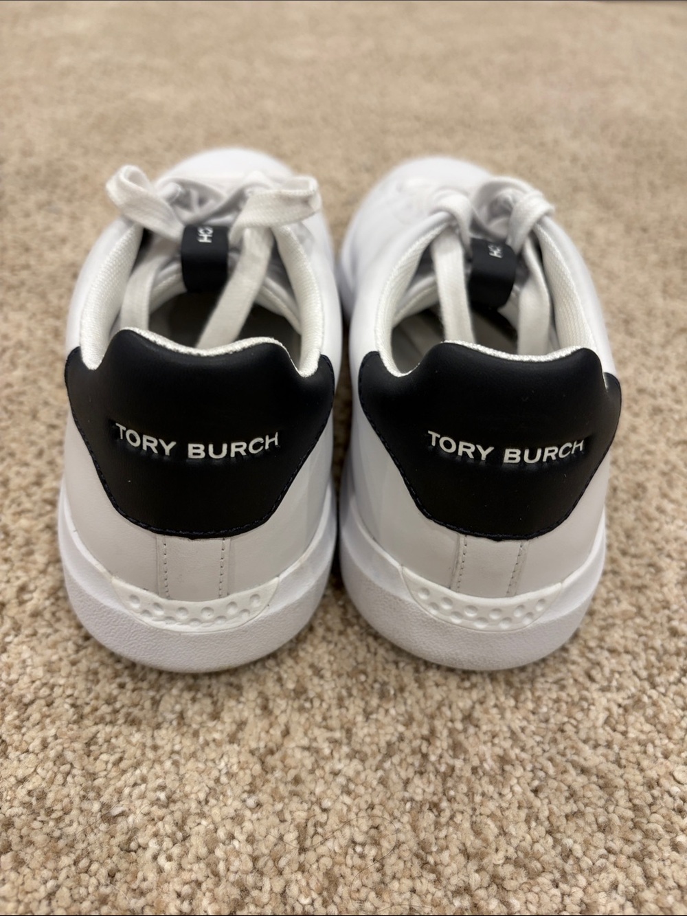 Tory Burch women’s 7 White/Navy Leather Low-Top Sneakers - Picture 4 of 8